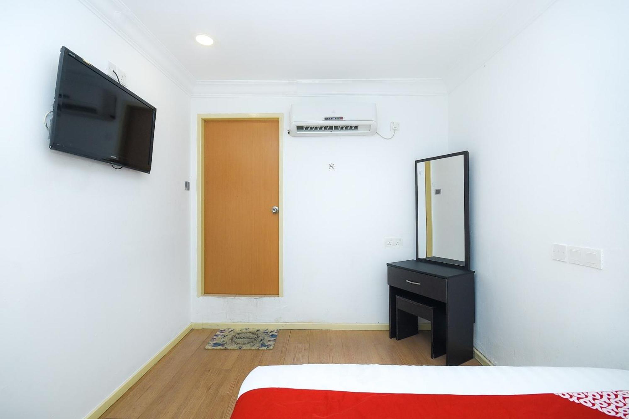 Oyo 90820 River Inn Miri Exterior foto